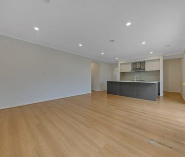 Modern 4 Bedrooms Family Home for Rent! - Photo 1