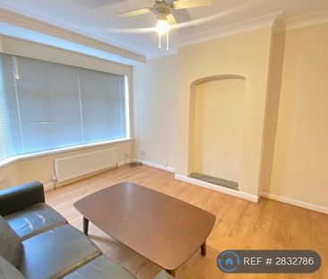 3 bedroom flat to rent - Photo 2