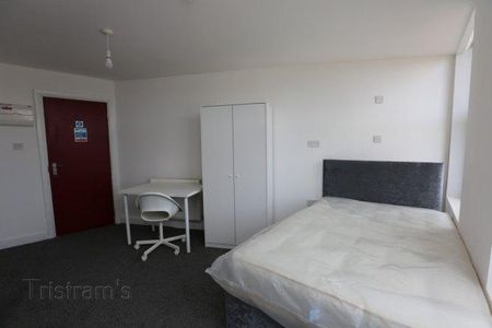 1 bedroom in a house share to rent - Photo 2