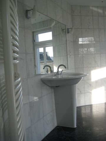 Komfortable Wohnung in neu erbauter Stadtvilla ! - Foto 4