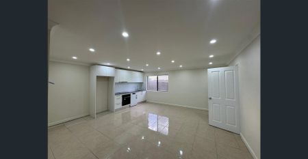 Fully renovated two bedroom unit . gas, water bill included - Photo 3