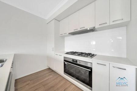 “Spacious 3-Bedroom Townhouse” - Photo 5