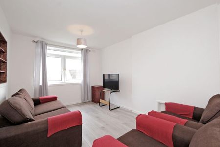 3 bedroom flat to rent - Photo 2