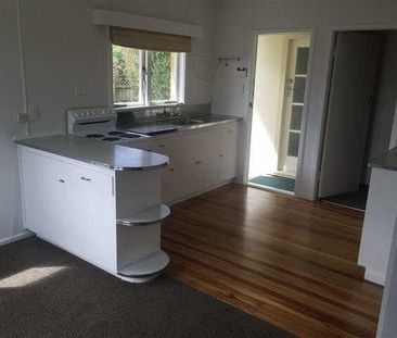 Lovely, redecorated three bedroom home in popular Hillcrest with la... - Photo 4