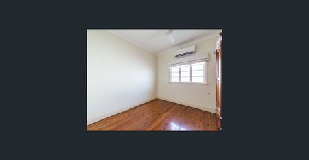 Charming Cottage in Sought-After Morningside Pocket! - Photo 3