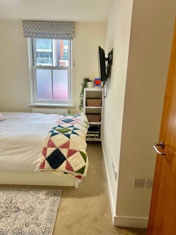 Room in a Shared House, Lambton Road, SW20 - Photo 4