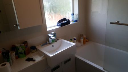 4 bedroom semi-detached house to rent - Photo 3