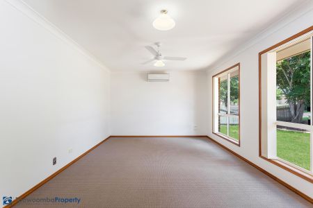 Welcome to 9 Lobwein Court! - Photo 4