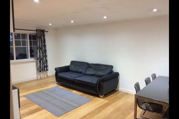 2 Bed Flat, Pampisford Road, CR2 - Photo 1