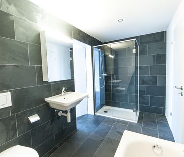 Moderne Maisonettewohnung mit Gartenanteil - Photo 2