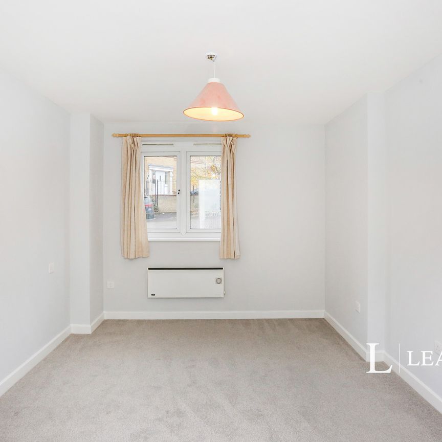 1 bedroom apartment to rent Park Mews, Park Gate, SO31 - Photo 1