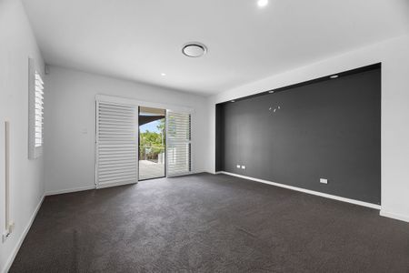 44 Coomera Court, Helensvale, QLD 4212 - Photo 3