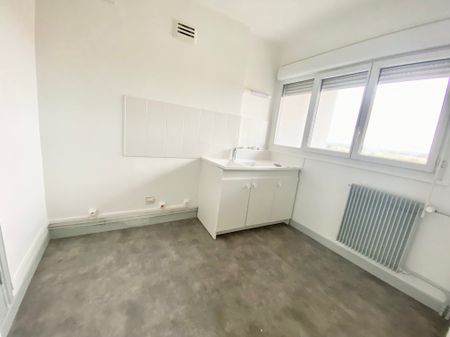 Appartement T3 dans une résidence réhabilitée à Saint Yan - Photo 2