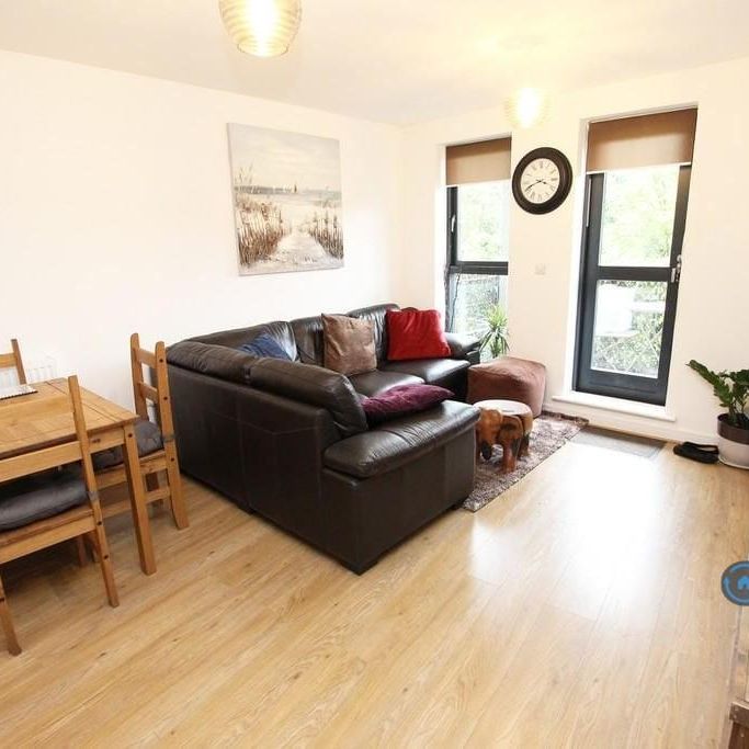 2 bedroom flat to rent - Photo 1