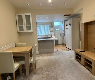 4 bedroom House To Let - Photo 4