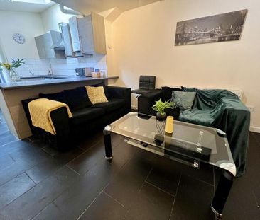 6 bedroom house to rent - Photo 1