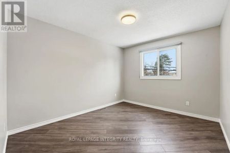 2039 ST. LAURENT BOULEVARD - Photo 4