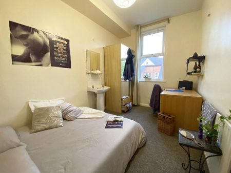 1 bedroom in a house share to rent - Photo 3