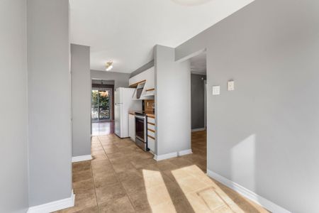 For Lease - 1598 Meadowfield Place, Orleans - Convent Glen and Area, Ontario - Photo 2