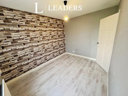 4 bedroom detached house to rent - Photo 3