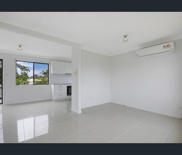 Highset home with big backyard and side access! - Photo 4