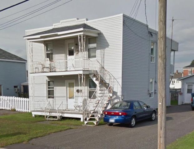4 1/2 haut duplex 2 chambre ferme - Photo 1