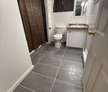 Renovated 2 Bedroom + Den Downtown - Photo 1