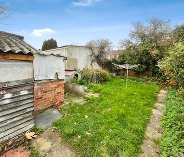 4 bedroom House To Let - Photo 5