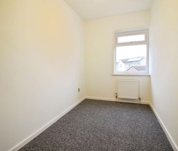 2 bedroom end of terrace house to rent - Photo 3