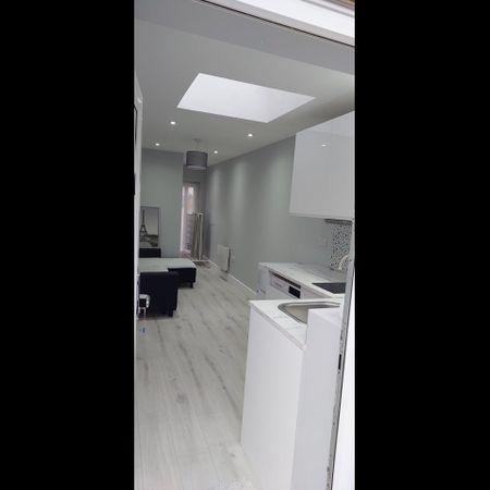 Studio Flat, Andrews Close, HA1 - Photo 3