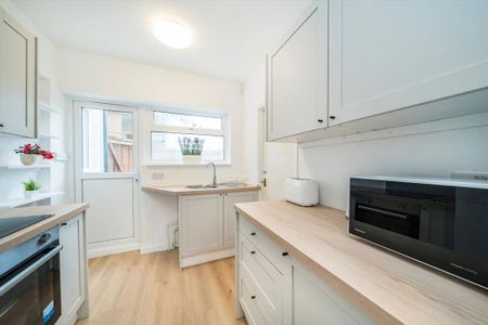 3 bedroom flat to rent - Photo 5