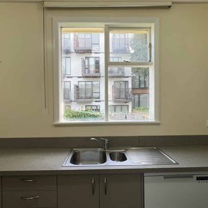 Newtown 4 Bedrooms - Photo 2