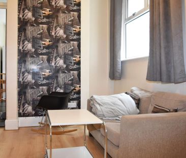4 bedroom terraced house to rent - Photo 1