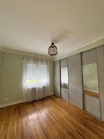 Location Maison 5 pièces 137m² NIORT 79000 - Photo 4