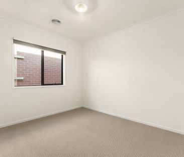 Modern Family Living in Everley Estate - Photo 4