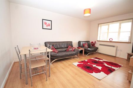 Whitehead Way, Aylesbury - Photo 2