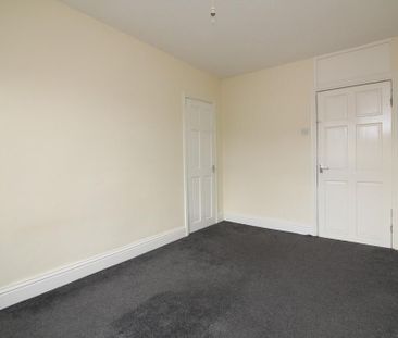 3 bedroom end of terrace house to rent - Photo 1