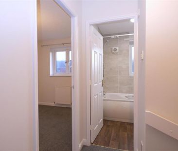 2 bedroom mews to rent - Photo 5