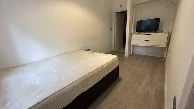 3 Bedroom Apartment To Let - Photo 1