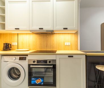 APPARTEMENT MEUBLÉ - T2 - 23m² - CENTRE VILLE - ENTIEREMENT RENOVÉ - Photo 3