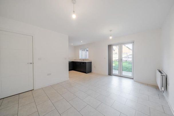 4 bedroom detached house to rent - Photo 1
