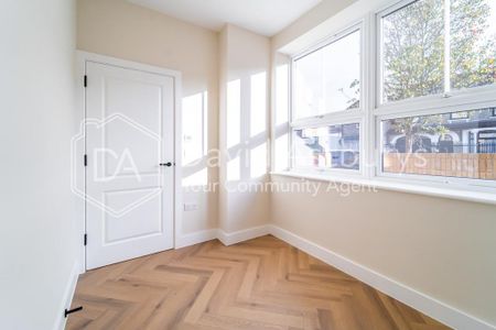 4 bedroom semi-detached house to rent - Photo 4