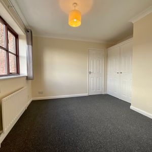 2 bedroom Semi-Detached House to let - Photo 2