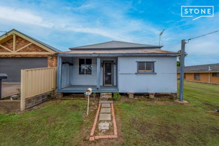 Two bedroom home with lawn maintenance included - Photo 2