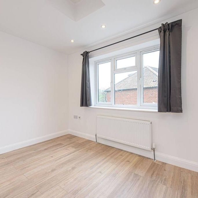 4 bedroom flat to rent - Photo 1