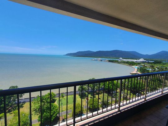 Inner city Penthouse with spectacular views of cairns waterfront!!! - Photo 1