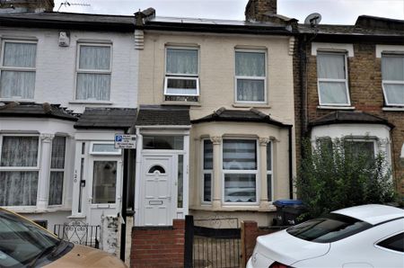 3 bedroom terraced house to rent - Photo 4
