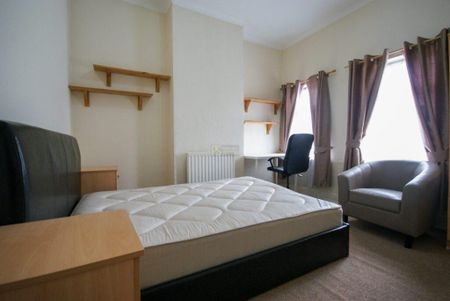 3 bedroom terraced house to rent - Photo 2