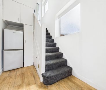 Hampton Lane, Hanworth, Middlesex, TW13, Feltham - Photo 6