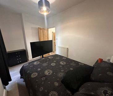 2 Bed Flat, Fosse Road South, LE3 - Photo 1